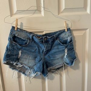 Rue 21 Size 13/14 distressed short jean shorts